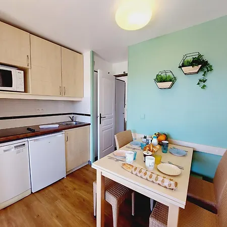 Apartment Studio Village Cap Esterel - Le Village-74 By Interhome